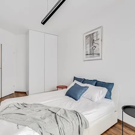 Prime Time - 24h Check -in - Parking W Cenie Вроцлав