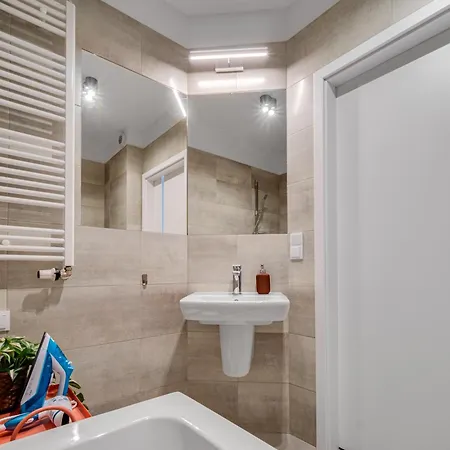 Prime Time - 24h Check -in - Parking W Cenie Apartman